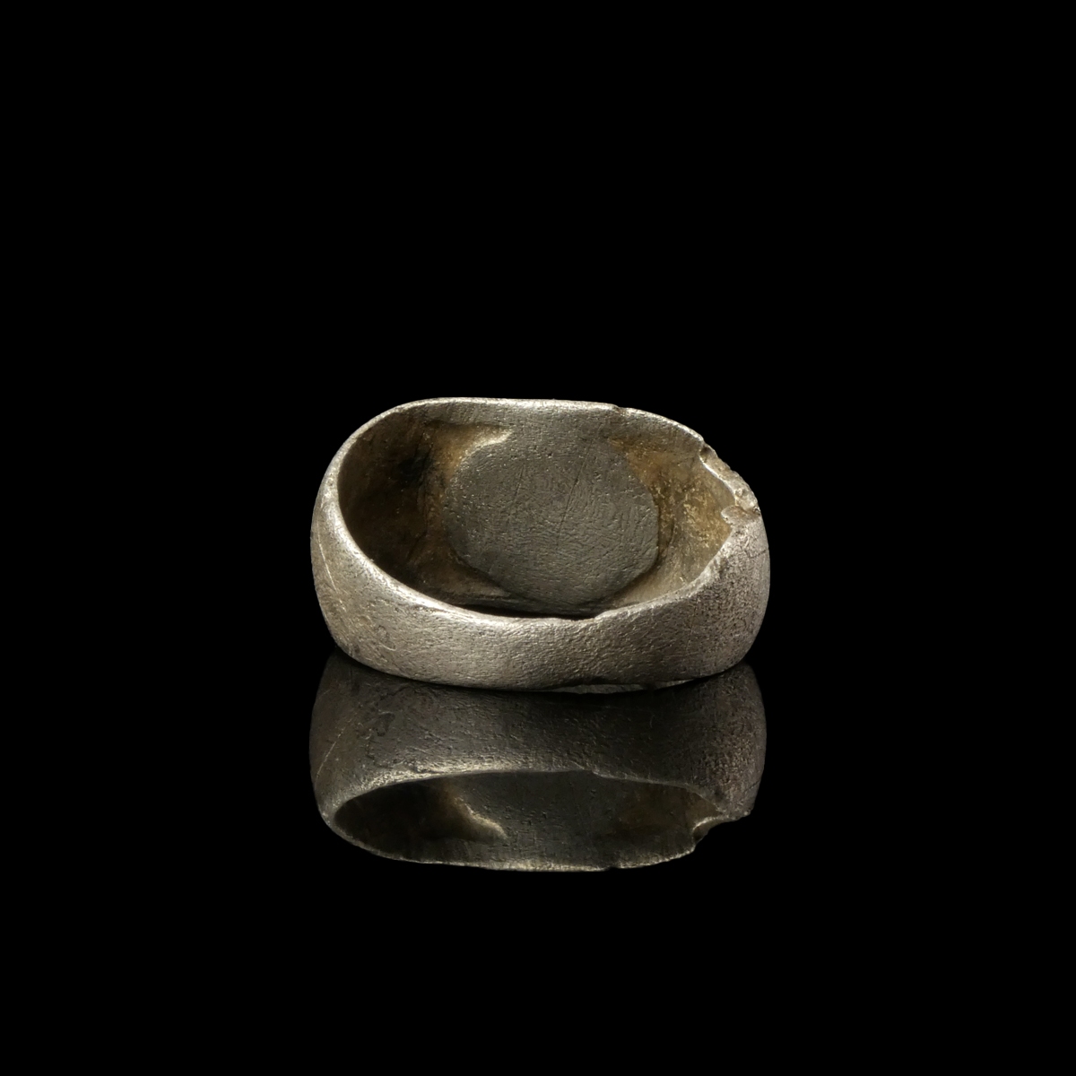 Roman silver ring with intaglio