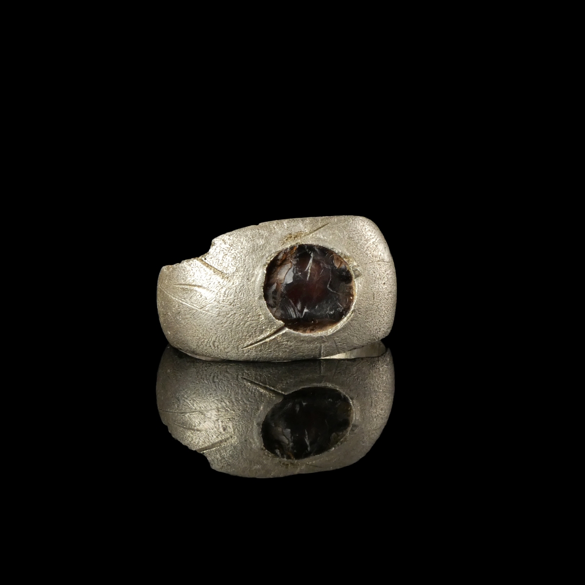 Roman silver ring with intaglio