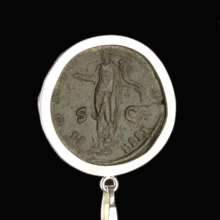 Silver pendant with Roman coin of Antoninus Pius