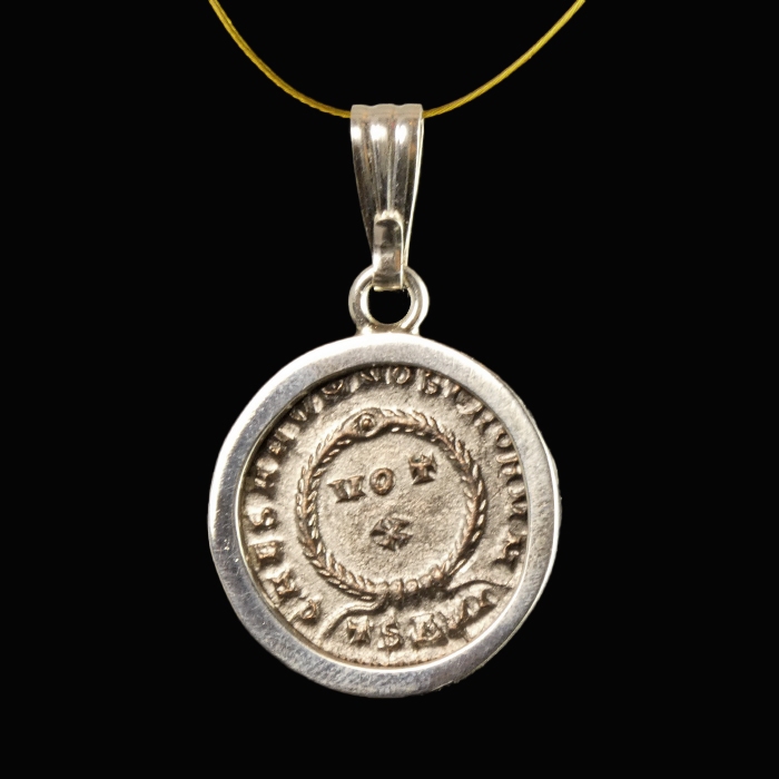 Silver pendant with Roman coin of Crispus