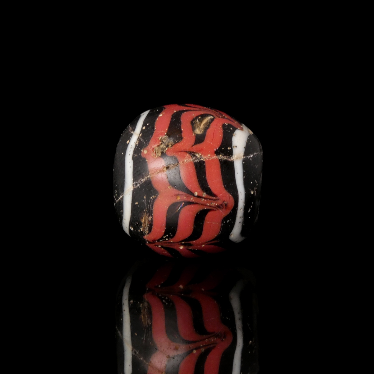 Viking trailed glass bead