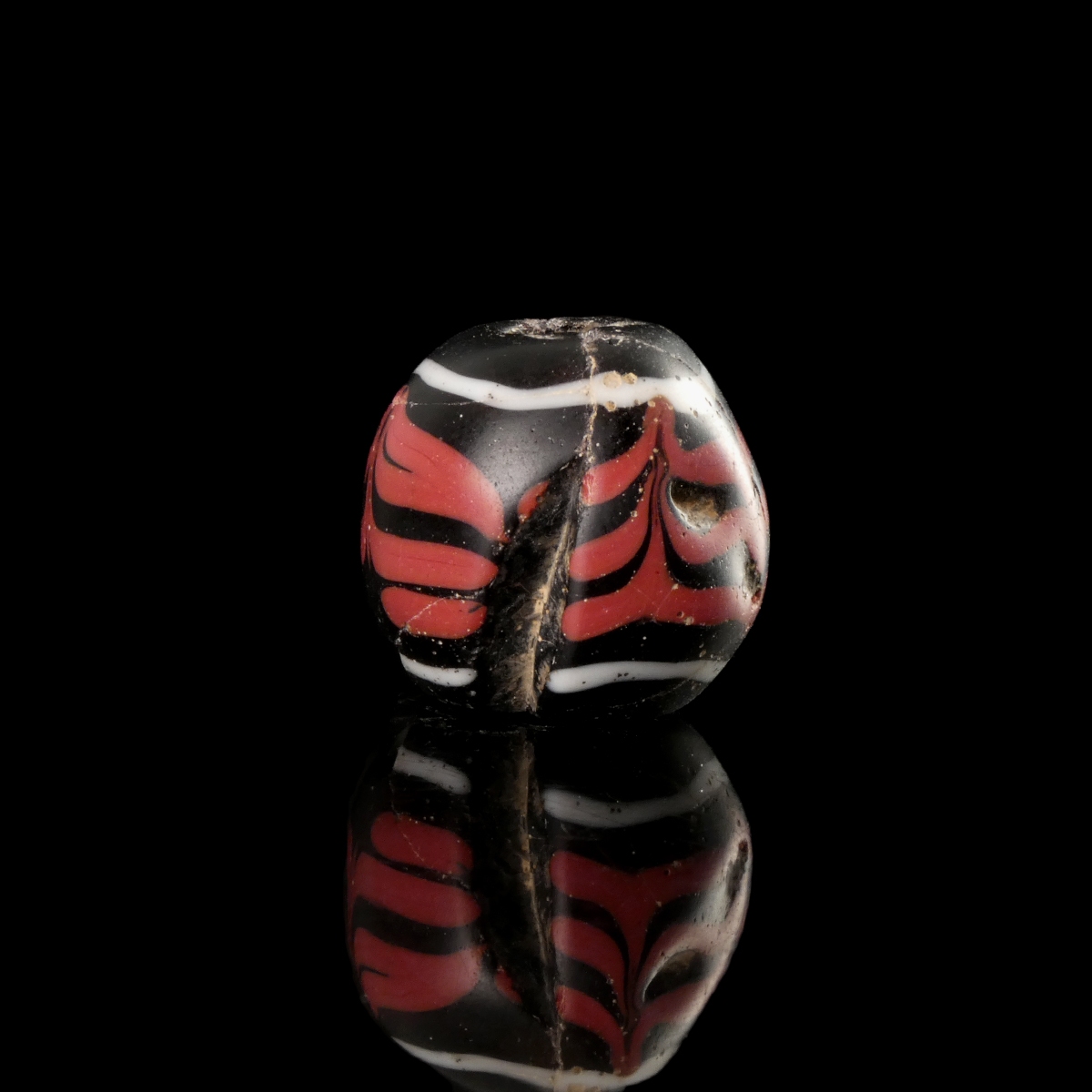 Viking trailed glass bead